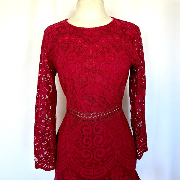 TWO SISTERS THE LABEL MEDINDIE RED LACE BACKLESS MINI DRESS W/FLUTTER HEM SzL - Picture 6 of 16